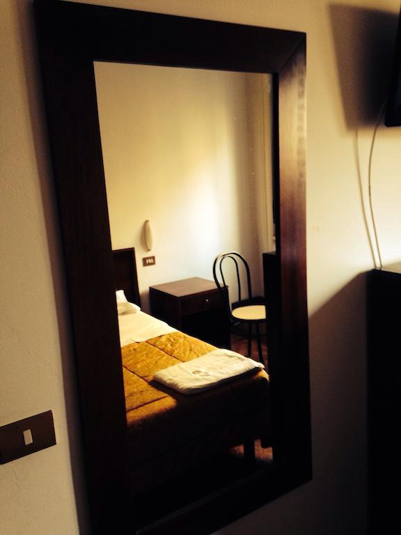 Hotel Medea Milánó Kültér fotó