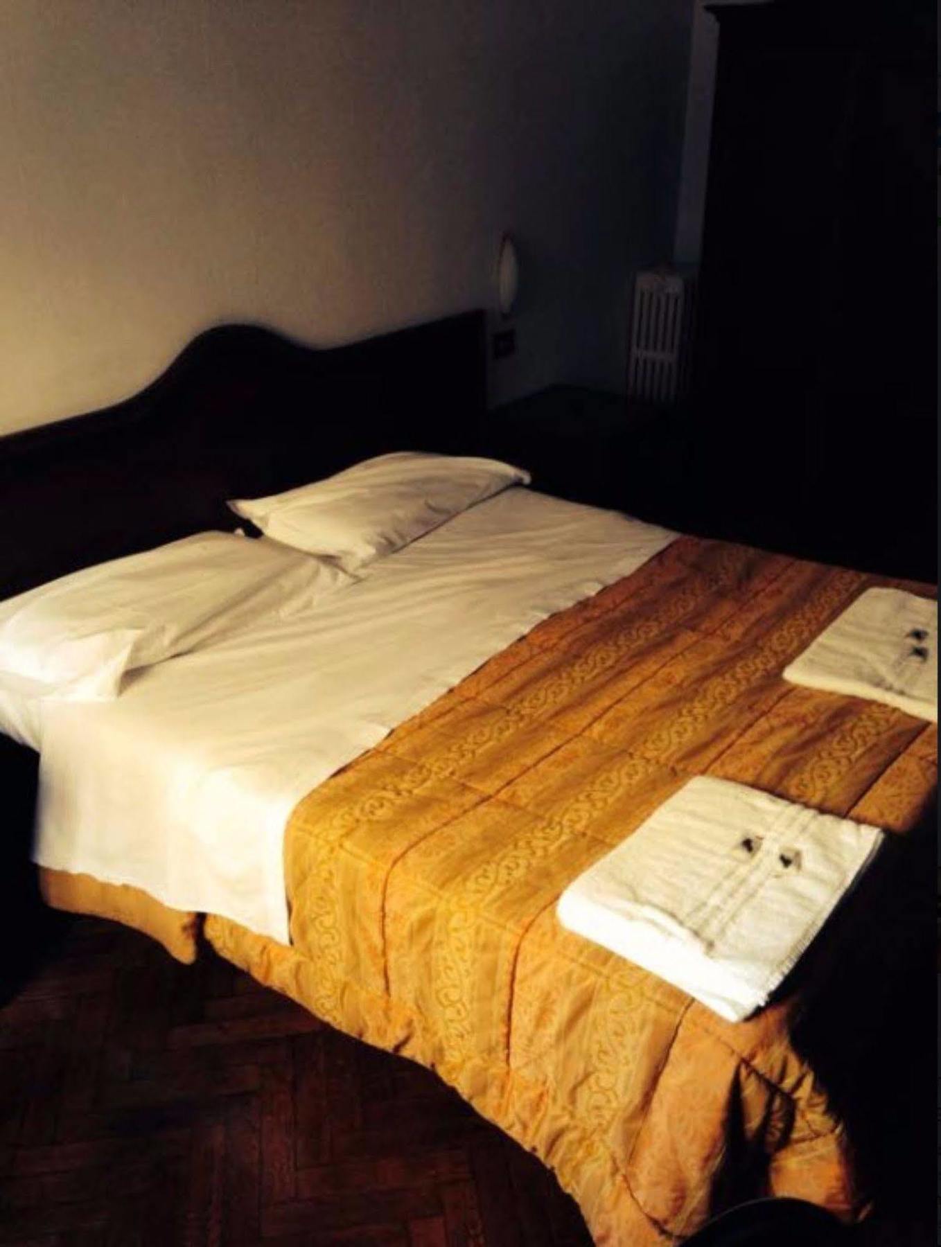 Hotel Medea Milánó Kültér fotó